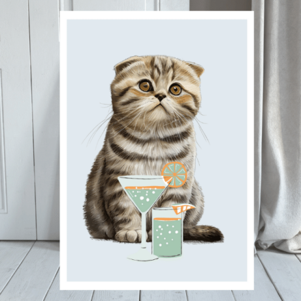 Skotská klapouchová kočka a drink